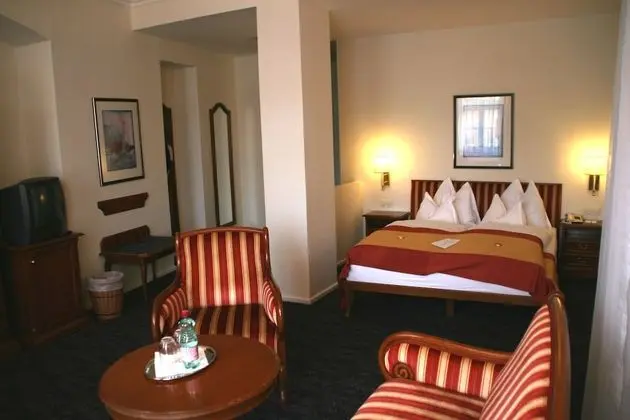 Tek Büyük Yataklı Oda, Balkon, Göl Manzaralı