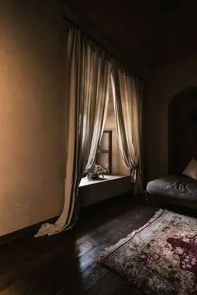 Suite (Secret)