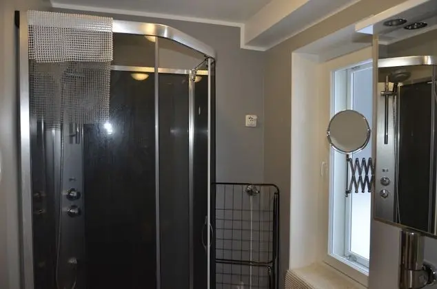 Economy Tek Büyük Yataklı Oda, Ortak Banyo