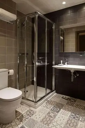 Tek Büyük Yataklı Oda, Dağ Manzaralı