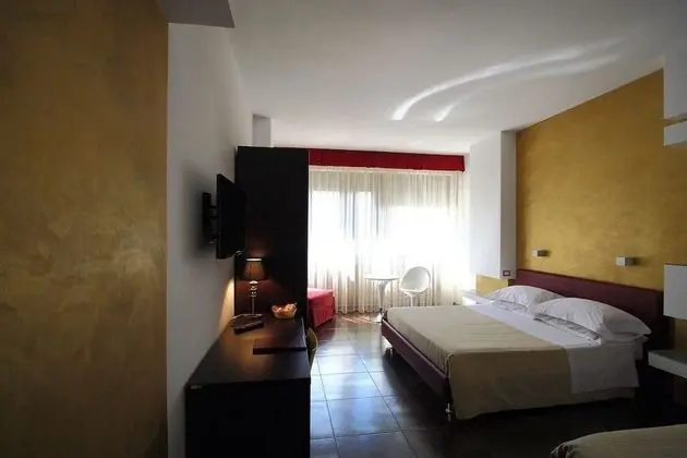 Deluxe Üç Kişilik Oda (302)