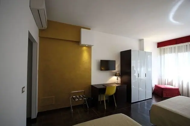 Deluxe Üç Kişilik Oda (302)