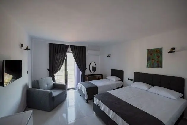 Verandalı Üç Kişilik Standart Oda