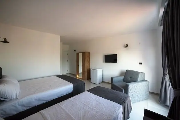 Verandalı Üç Kişilik Standart Oda