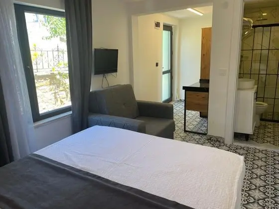 Çift Kişilik,Avlu Manzaralı