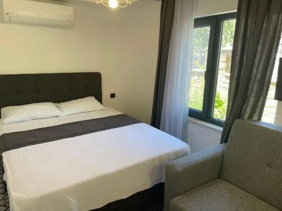 Çift Kişilik,Avlu Manzaralı