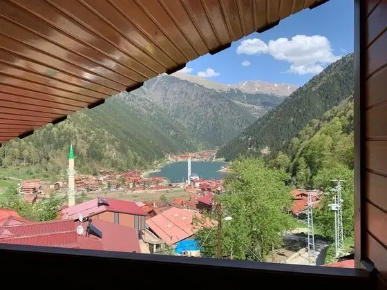 GÖL MANZARALI ÇATI KATI