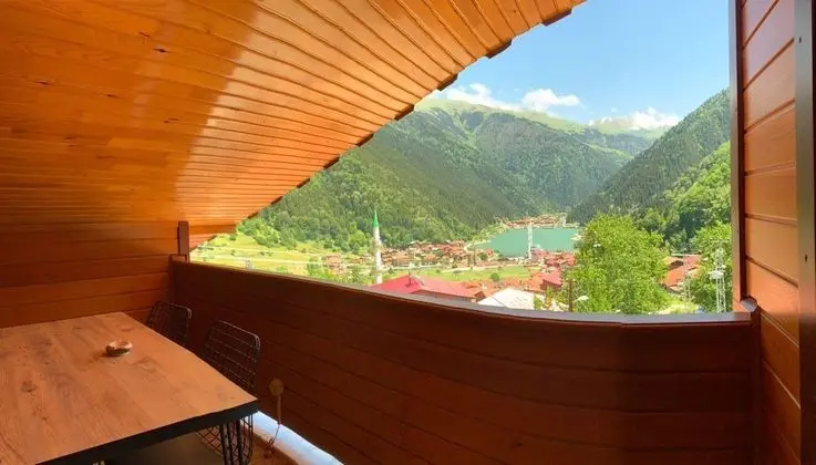 GÖL MANZARALI ÇATI KATI