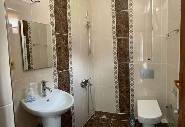 Göl Manzaralı King Suit