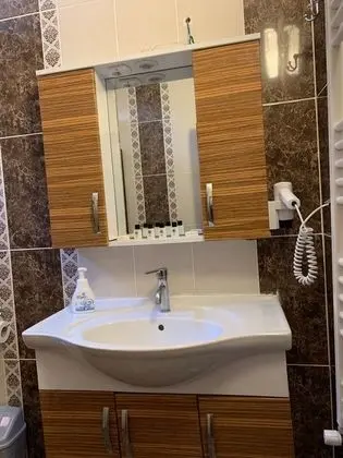 Göl Manzaralı King Suit