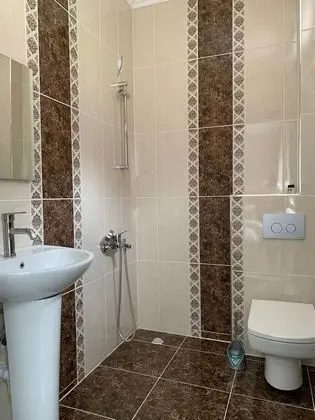 Göl Manzaralı King Suit