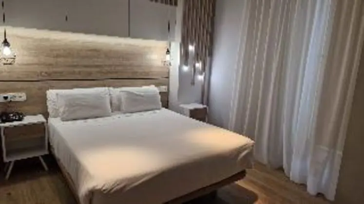 1 Çift Kişilik Veya 2 Tek Kişilik Yatak