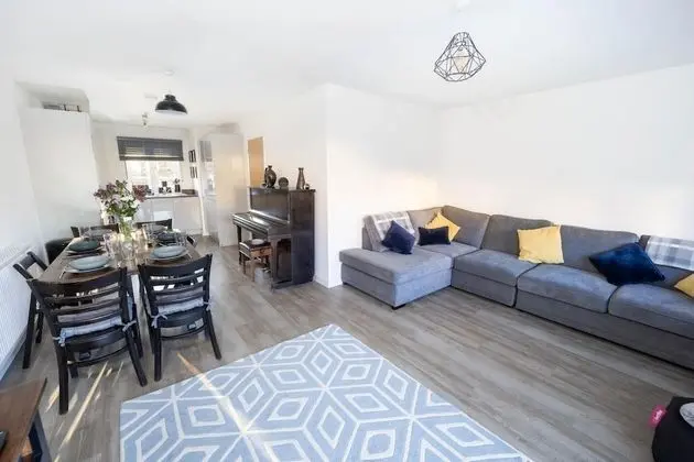 Ev (3 Bedrooms)