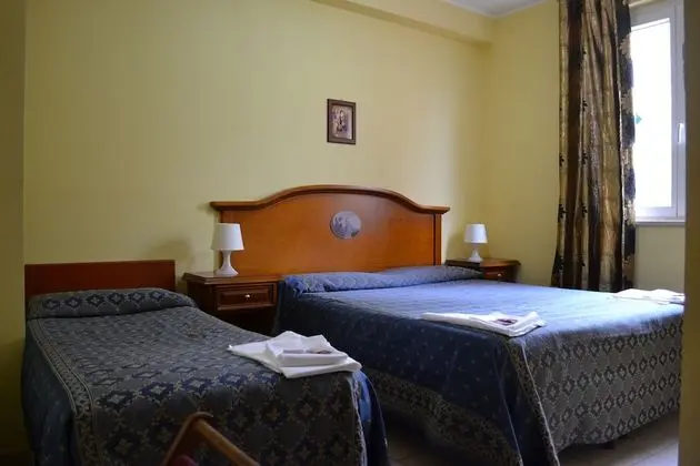 Üç Kişilik Oda