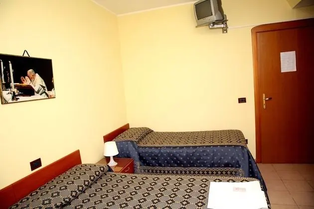 Üç Kişilik Oda