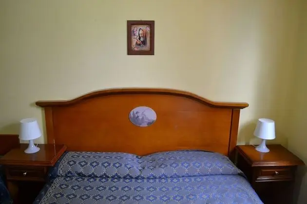 Üç Kişilik Oda
