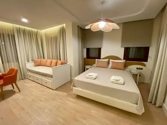 Aile Odası, Sokak Manzaralı