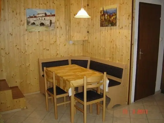 Kır Evi, Koy Manzaralı, Denize Bakan
