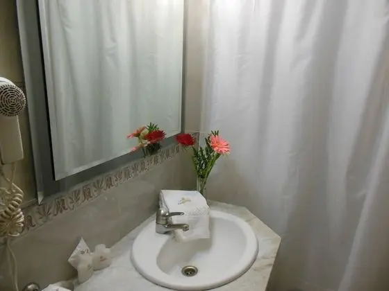 Tek Büyük Yataklı Oda, 2 Tek Kişilik Yatak