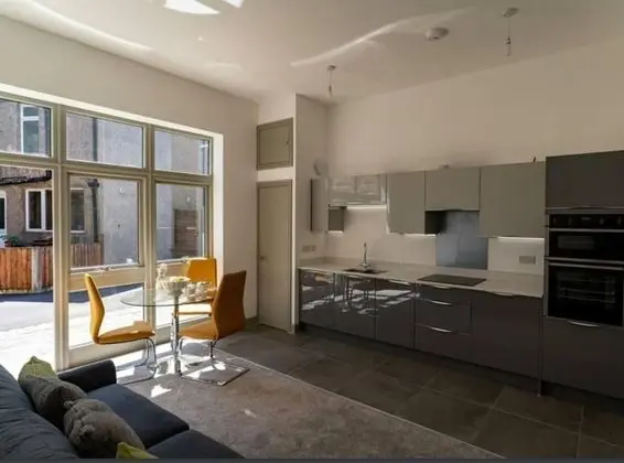 Apart Daire, 1 Büyük (Queen) Boy Yatak