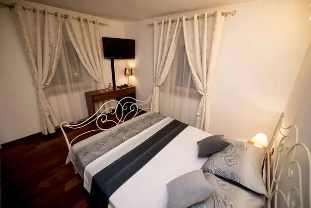 Apart Daire, 1 Büyük (Queen) Boy Yatak ve Çekyat