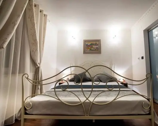 Apart Daire, 1 Büyük (Queen) Boy Yatak ve Çekyat