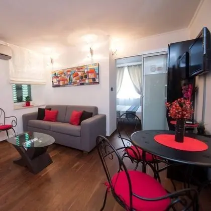 Apart Daire, 1 Büyük (Queen) Boy Yatak ve Çekyat