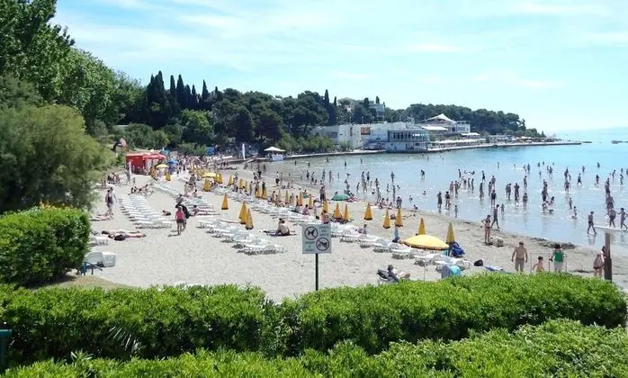 Apart Daire, 1 Büyük (Queen) Boy Yatak ve Çekyat