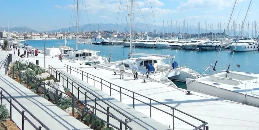 Apart Daire, 1 Büyük (Queen) Boy Yatak ve Çekyat