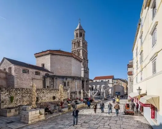 Apart Daire, 1 Büyük (Queen) Boy Yatak ve Çekyat