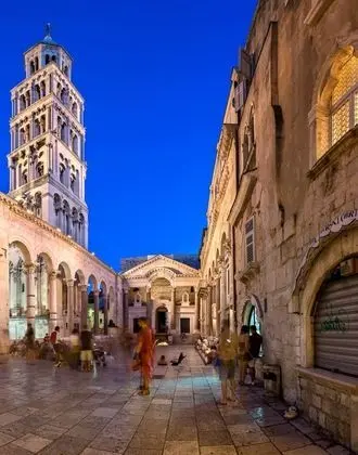 Apart Daire, 1 Büyük (Queen) Boy Yatak ve Çekyat