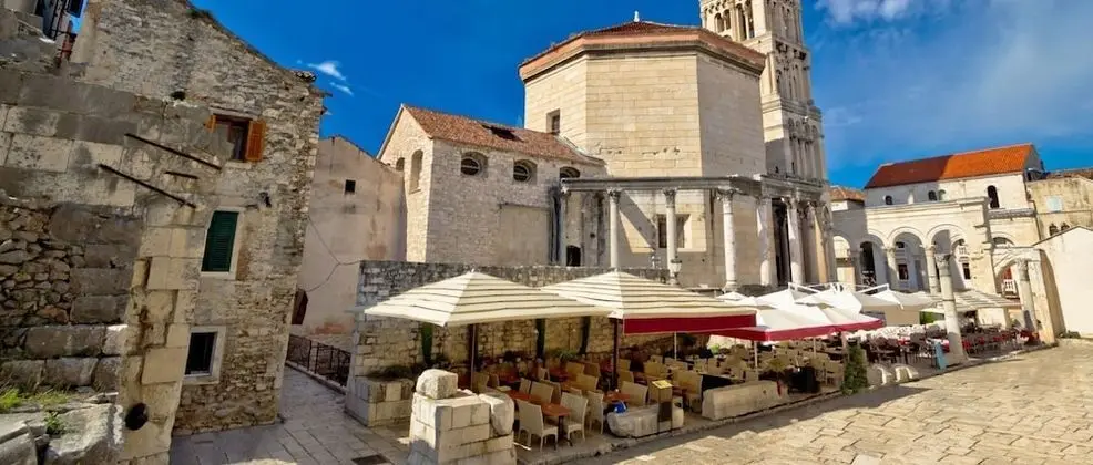 Apart Daire, 1 Büyük (Queen) Boy Yatak ve Çekyat