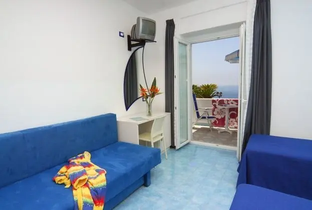 Standard Dört Kişilik Oda