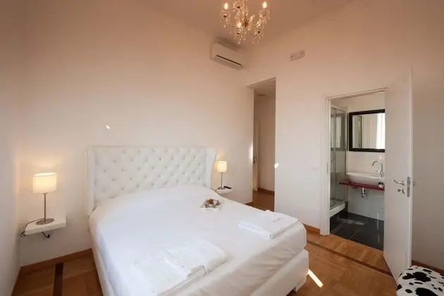 Büyük Yataklı Tek Kişilik Oda