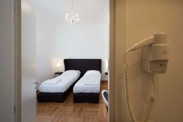 Büyük Yataklı Tek Kişilik Oda