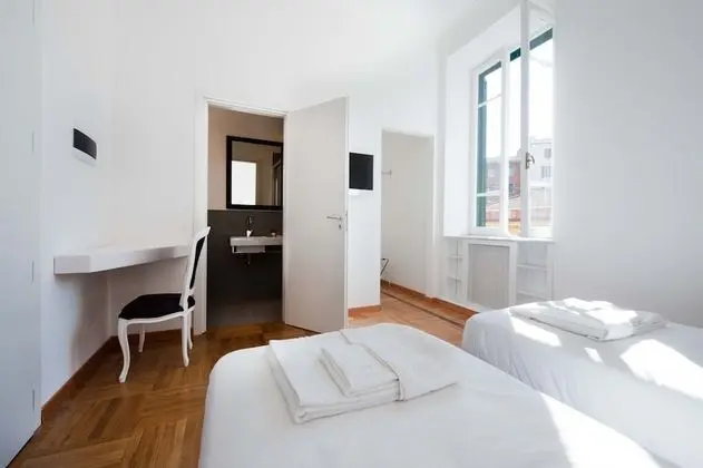 Büyük Yataklı Tek Kişilik Oda