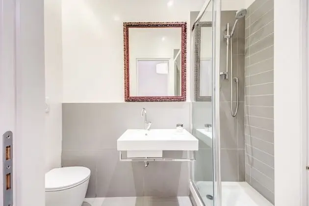 Büyük Yataklı Tek Kişilik Oda