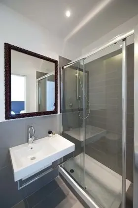 Büyük Yataklı Tek Kişilik Oda