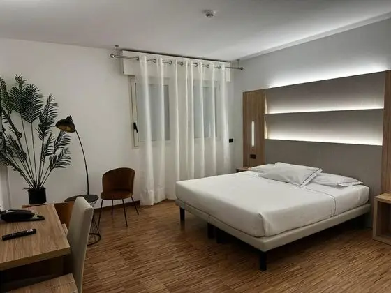 Standard Tek Büyük Yataklı Oda