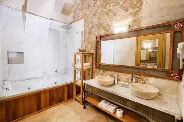 Comfort Suite,    , Jakuzili