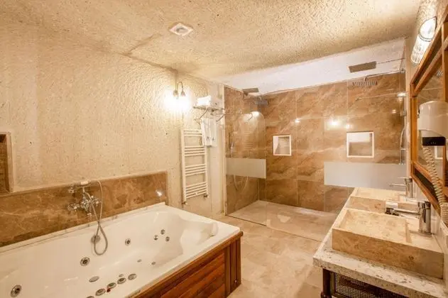 King Suite,    , Jakuzili