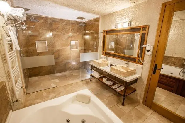 King Suite,    , Jakuzili