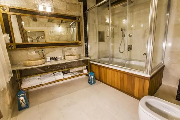 King Suite,    , Jakuzili