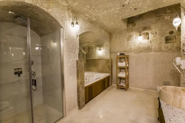 King Suite,    , Jakuzili
