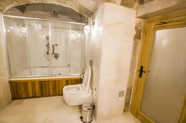King Suite,    , Jakuzili