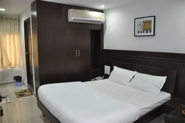 Deluxe Tek Büyük Yataklı Oda (AC)