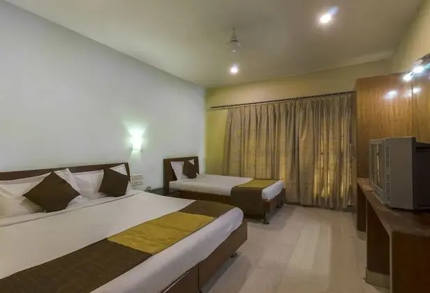 Deluxe Üç Kişilik Oda (AC)