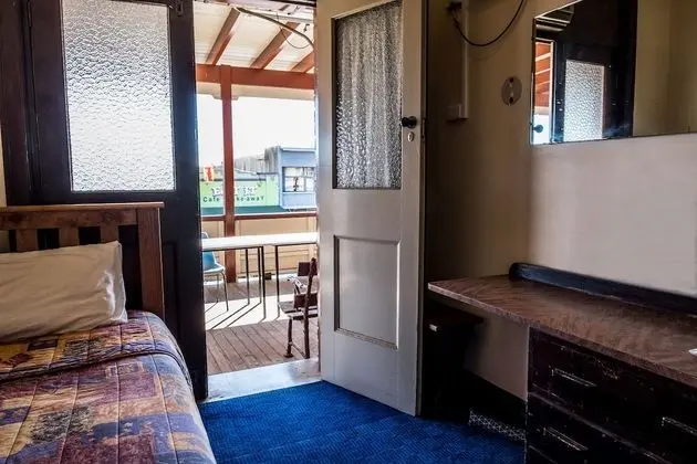Tek Kişilik Oda, 1 Tek Kişilik Yatak, Ortak Banyo