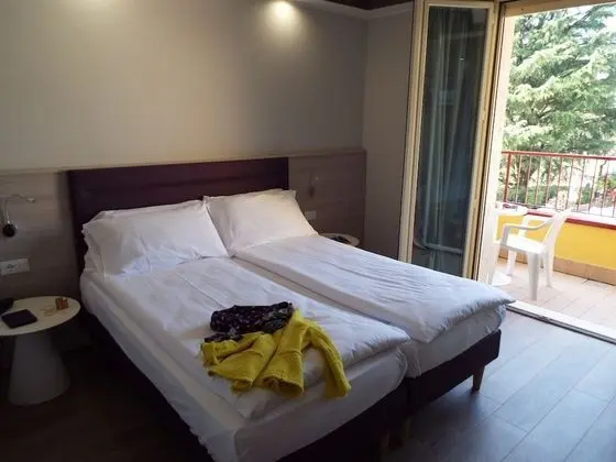 İki Ayrı Yataklı Oda, Havuz Manzaralı