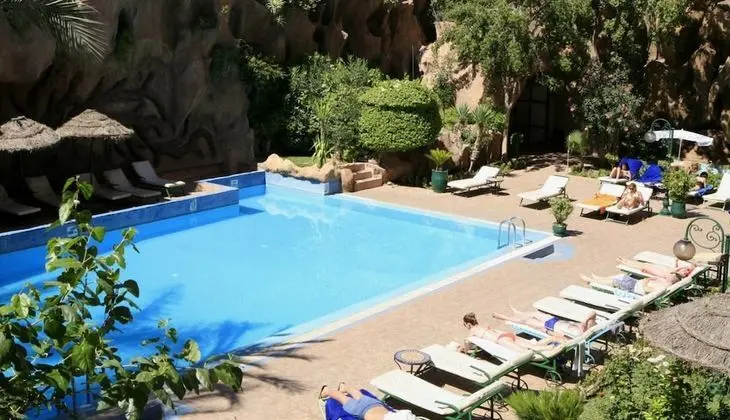 Tek Büyük Yataklı Oda, Havuz Manzaralı